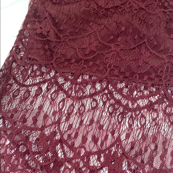 Maroon crop top and skirt - Picture 6 of 7